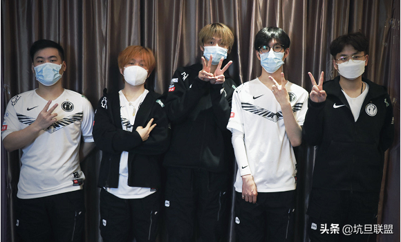 LPL最新积分榜,IG彻底领跑,御三家抱团,能威胁前三的队伍出现