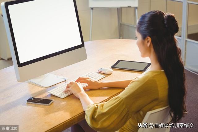 自媒体公司都是怎么赚钱的？难不难？为什么很多人就是学不会？