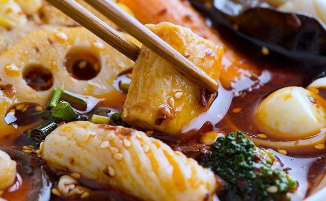 浙江杭州有家麻辣烫店，因为一双筷子，一年创造了上百万的营业额