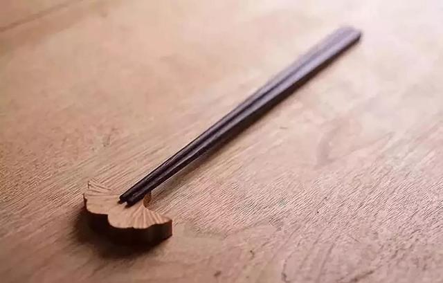 浙江杭州有家麻辣烫店，因为一双筷子，一年创造了上百万的营业额