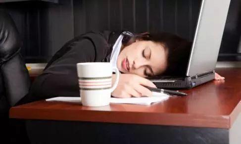 为什么你越努力工作反而越穷？