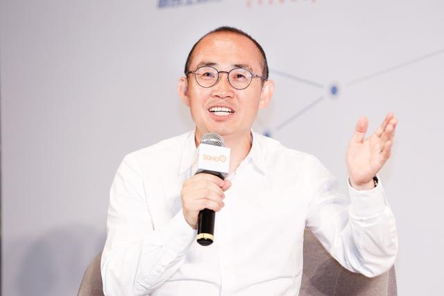 李嘉诚潘石屹等地产大佬纷纷抛售房产，释放了什么信号？