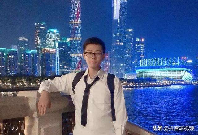 96年小伙科普天文知识，三个月吸粉30万，月收入从3000到上万