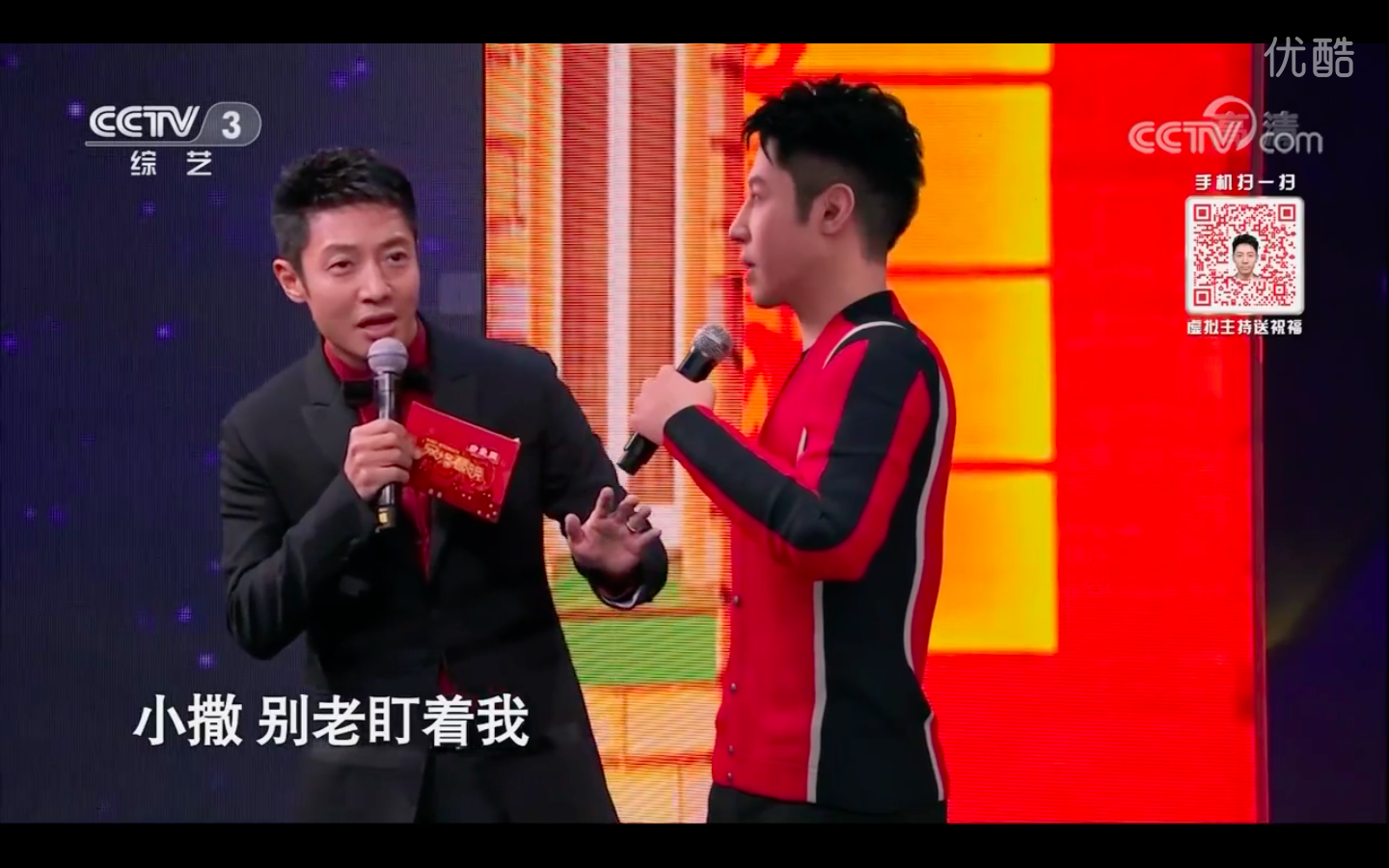 (图：央视主持人撒贝宁与虚拟主持人小小撒同台主持)