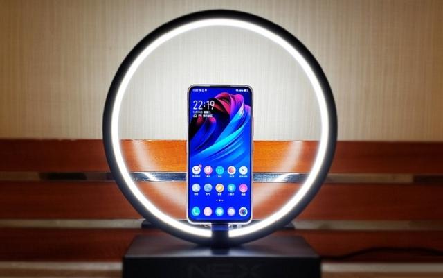 全球手机销量排名出炉，苹果风光不再，中国品牌占半壁江山