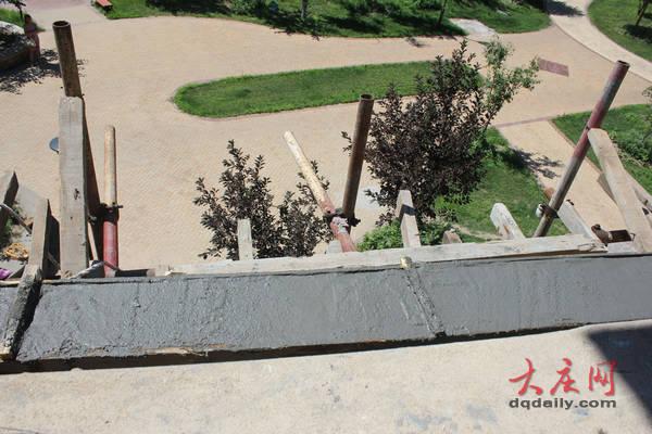 创业城楼房直“掉渣”！居民住着担惊又后怕