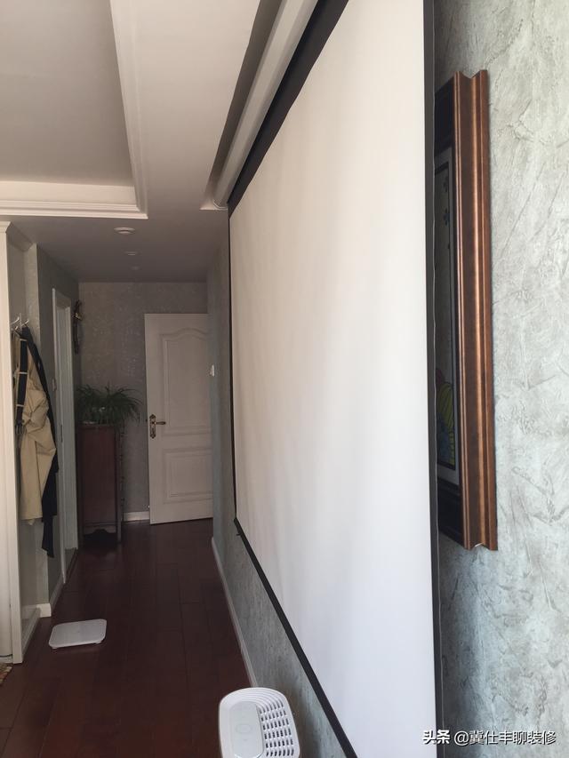 如果把投影幕布安装在家里，有哪些安装位置和方式？