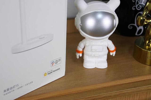 小米经典之作再升级，米家台灯1S开箱：更好用