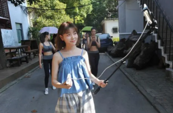 还在烦恼怎么直播赚钱？选对平台不烦恼