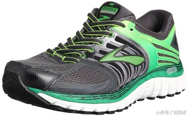 世界四大跑鞋品牌你都知道吗？阿迪，耐克排第几？