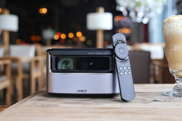 投影仪中的“两大王者”之争：极米H2和坚果J7的差距究竟在哪儿？