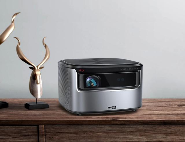 投影仪中的“两大王者”之争：极米H2和坚果J7的差距究竟在哪儿？