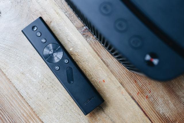 投影仪中的“两大王者”之争：极米H2和坚果J7的差距究竟在哪儿？