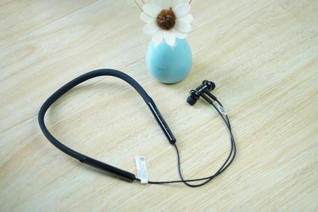 小米降噪项圈蓝牙耳机评测：一个缺点，五个优点