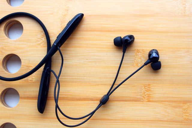 到底什么耳机才配得上你挑剔的耳朵？酷狗电音圈铁耳机上手体验