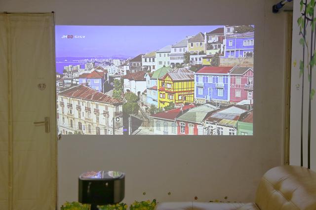 投影仪中的“两大王者”之争：极米H2和坚果J7的差距究竟在哪儿？