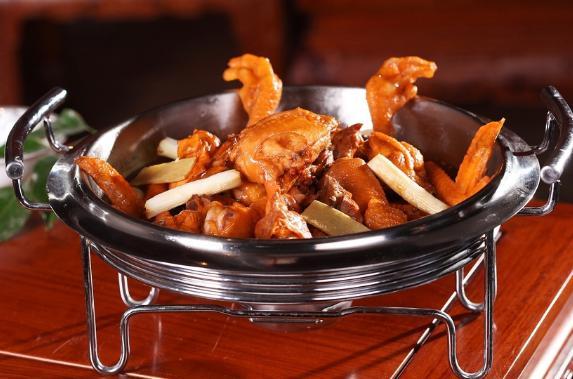 大学生开店成功创业，一年下来能赚小百万