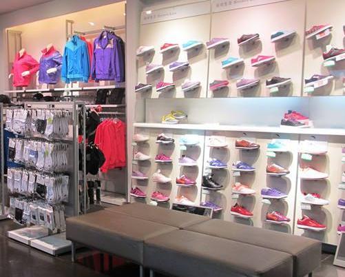 大学生自主创业，连开三家体育用品专卖店