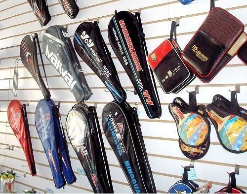 大学生自主创业，连开三家体育用品专卖店