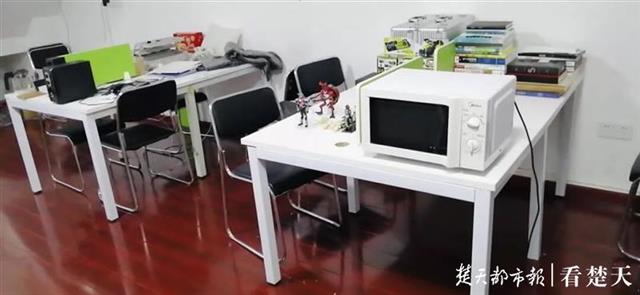 厉害！“95”后大学生自主创业，每月收入近十万