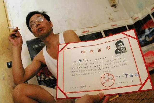 “学习好有啥用？”学霸考上名校却退学，如今竟成600万抖音老师