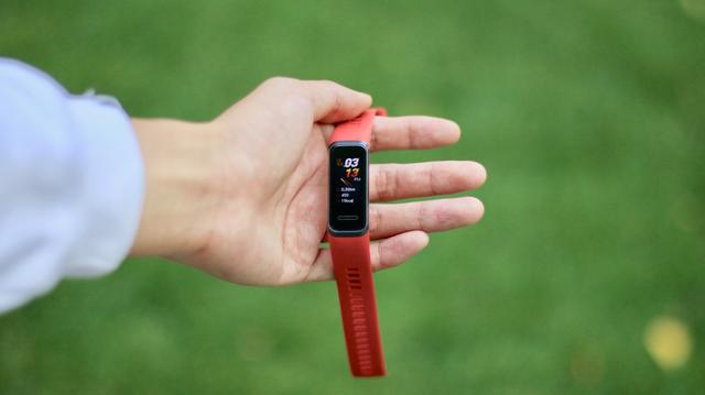 华为手环4正式发布：USB充电+全天候健康监测，你的腕上健康管家