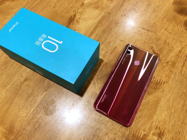 荣耀10青春版上手评测：最潮渐变千元机，性价比再度突破