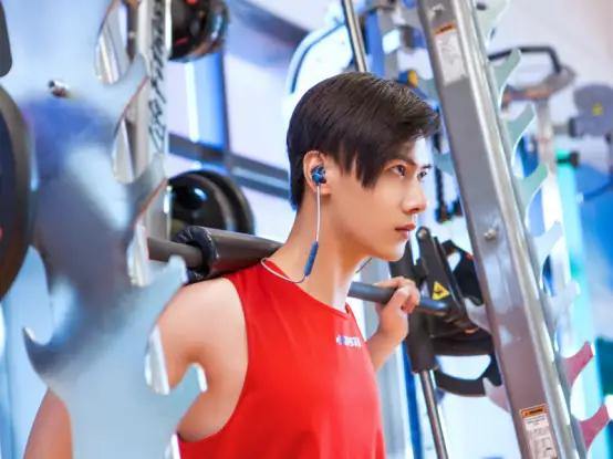 听脚步吃鸡的都是大神？戴上这款JBL蓝牙耳机，稳吃鸡