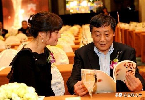 宗庆后入局电商平台，说不看好电商的实体大佬，迎来打脸转型升级