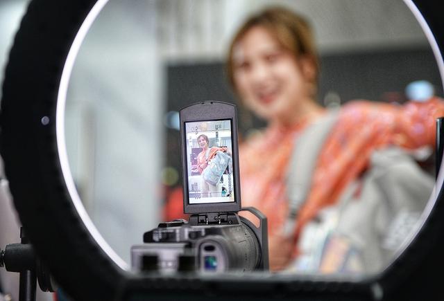 商家如何选择平台直播卖货，这是四大直播平台的流量逻辑