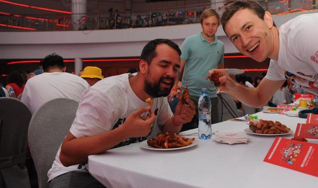 小龙虾免费吃背后的套路！1月内锁销8000人，老板净赚200万