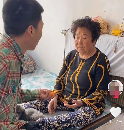 72岁田姥姥拍短视频，半年涨粉1500万，背后模式引发深思
