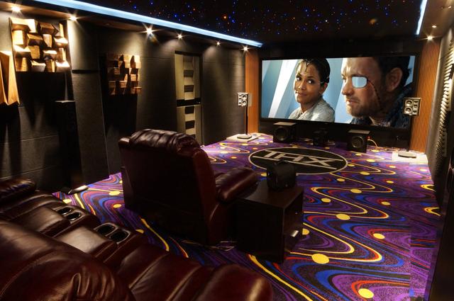 现在家庭，投影机和液晶电视选哪个？