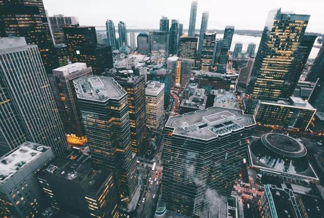 那些月入过万却不起房的90后们，还有必要呆在一线城市吗？