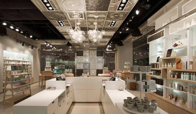 化妆品店的经营攻略，教你三招，让顾客主动进店消费