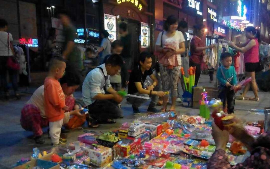 地摊经济横空出世，作为新手，你应该卖什么赚钱？全是干货分享