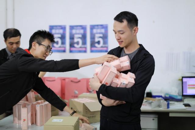 霍家第三代霍启文的广州创业人生：第一次失败 第二次再战花城