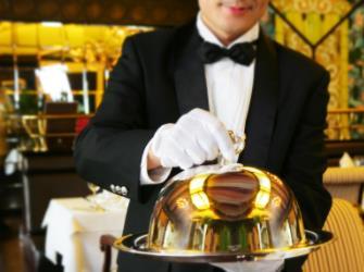 大学生在校开店售卖二手物品，现今月收入达到近4万元