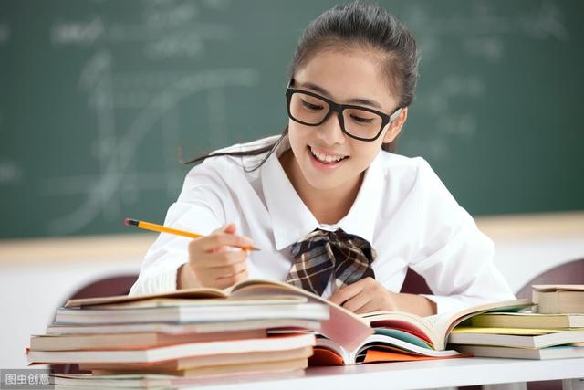 “做自媒体年入100万，但我坚持了十年”我们先坚持行业3个月定律