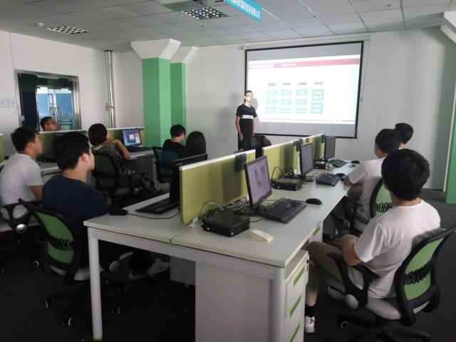 拼多多无货源店群创业，每月收入3W，精细化运营赚钱到手软