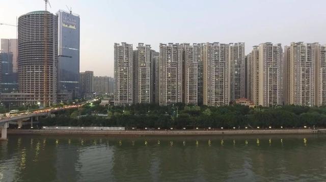 “是租金把我们干倒了！”实体店慢慢倒闭的原因，租金还是电商？