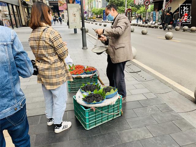 重庆地摊经济火了，哪里能摆摊？渝中已经饱和，南岸最热闹