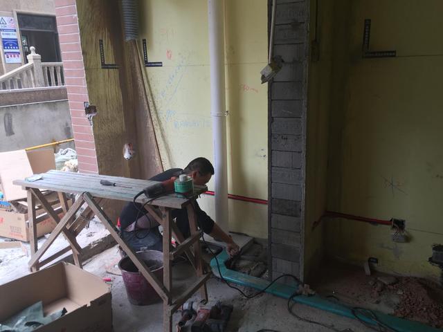 墙上又开孔又装小软管，这种新风系统很少人知道！不落灰还便宜！