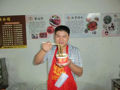 2017年一个男人摆摊卖什么小吃好