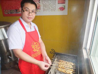 2017年一个男人摆摊卖什么小吃好