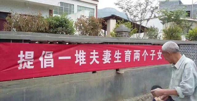 摆地摊卖童装第三天，农村赶集摆摊卖童装是我创业的起点