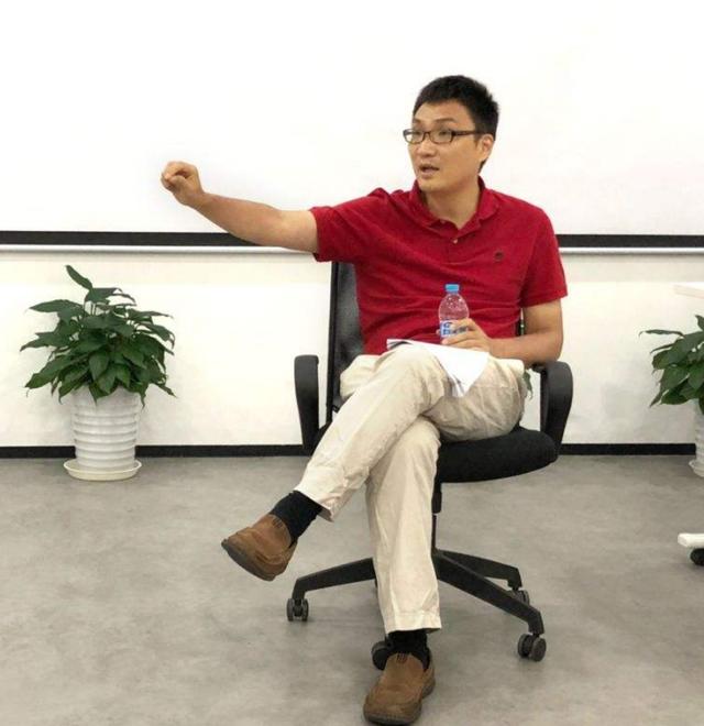 一天赚35亿，他以3500亿身家超过了马云，被称为“80后首富”