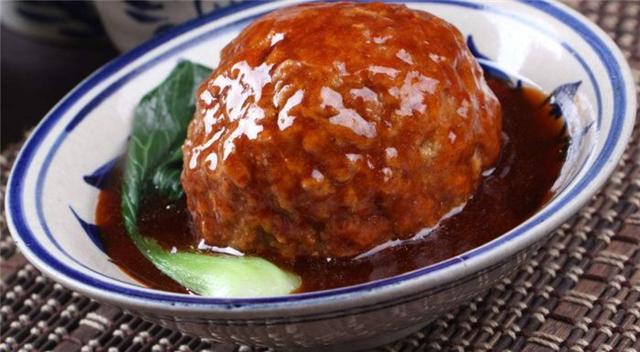 阿姨小学门口卖“它”，2块1个放学一会儿就卖完了，小孩都爱吃