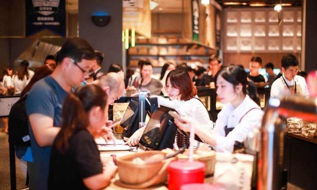 餐厅一直红火的秘密：一元吃特价菜，拴住顾客持续消费