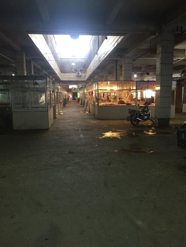 摆地摊现在越来越难做，为什么还是那么多人做，他们为什么坚持？